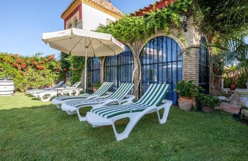 Los Palacios y Villafranca Villa | Inviting 4-Bedroom Villa with Private Pool in Los Palacios