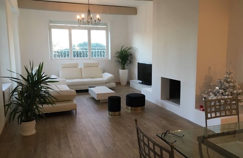 Villeneuve-les-Avignon House | Character-Filled House with Pool and Palace Views