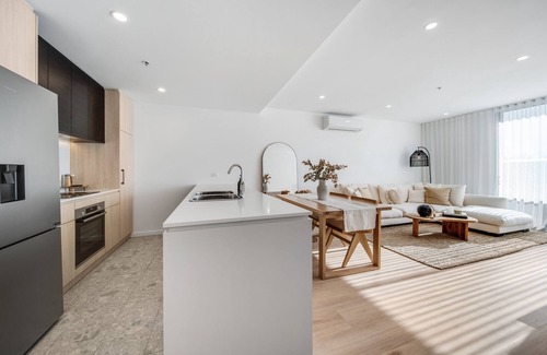 Narrabundah Apartment | Guest Rated 10/10: Modern Apartment with Gym & BBQ