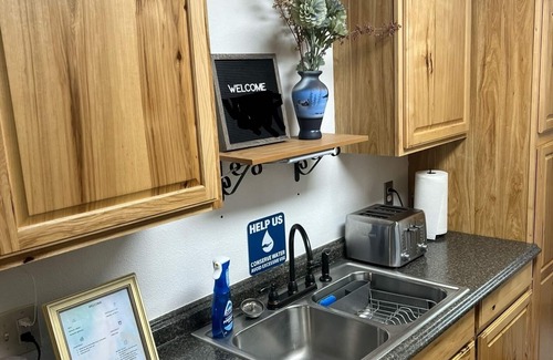 Fairbanks Cabin | Cozy 1-Bedroom Alaskan Cabin with Ocean View & Breakfast