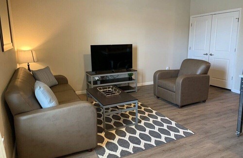 Lawrence House | Tranquil 1-Bedroom Townhouse with Pool & Hot Tub Oasis