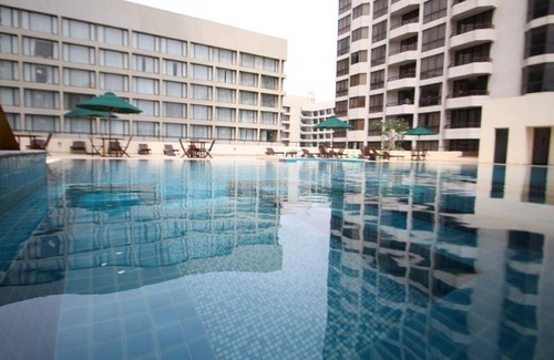 Kollupitiya Apartment | Cozy 1-BR Apartment in Premier Crescat Complex, Colombo