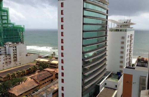 Kollupitiya Apartment | Cozy 1-BR Apartment in Premier Crescat Complex, Colombo