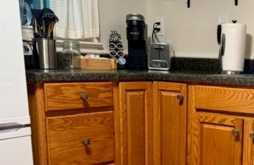 Fairfax House | Modern 1 BR Suite near GMU with Private Entry & Great Amenities