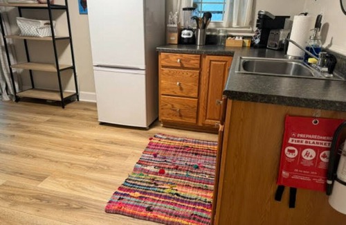 Fairfax House | Modern 1 BR Suite near GMU with Private Entry & Great Amenities