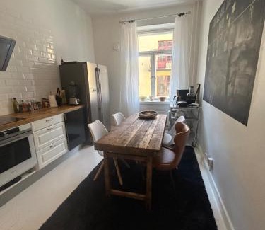 Ullanlinna Apartment | Spacious 110m2 family home