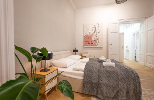 Roßau Apartment | Spacious City Center Flat with Pet & Child-Friendly Perks