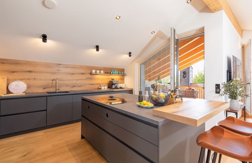 Uebersee Apartment | Stylish Loft with Sauna, Terrace & Perfect 10 Rating