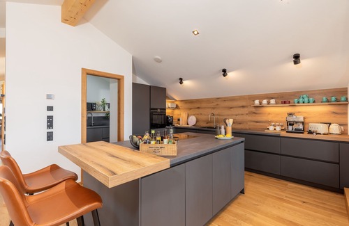 Uebersee Apartment | Stylish Loft with Sauna, Terrace & Perfect 10 Rating