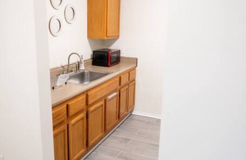 Dearborn Apartment | Modern 1-Bedroom Apartment in Downtown Dearborn