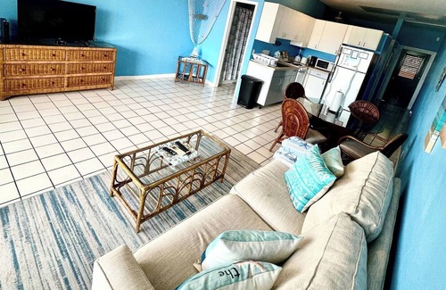 Red Hook Condo | Cozy 1Bed 1Bath Condo with Ocean View in Downtown Red Hook