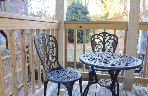 Mansion Area Apartment | Character-Filled 1BR Apartment with Breakfast & High Ceilings