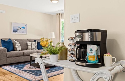 Roseville Apartment | Modern 1BR End Unit in Vibrant Heart of Roseville