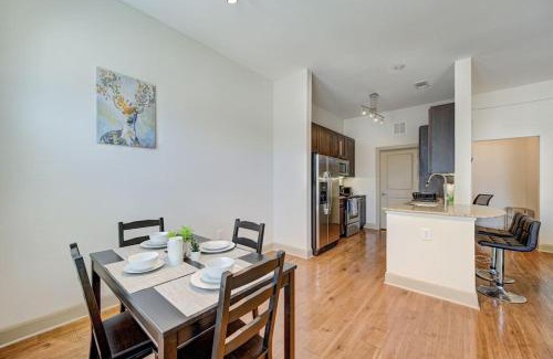 Astrodome Apartment | Spacious 1BR near NRG Pool, Free Wi-Fi & Parking