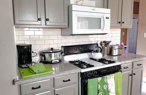 Jefferson Apartment | Prime Location: Family-Friendly Hotel Near Downtown & Attractions