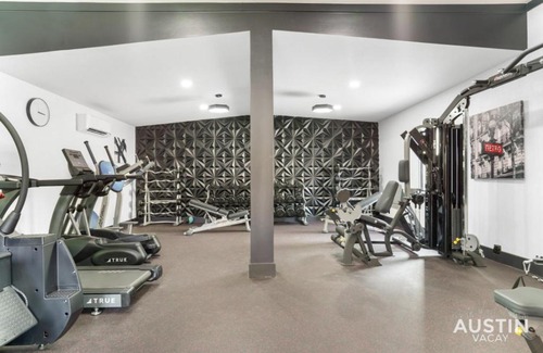 Brentwood Apartment | Family-Friendly 2-Bedroom Apartment with Pool & Pets Welcome