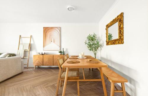 Avalon Beach Apartment | Spacious 2-Bed 2-Bath Moments from Avalon Beach