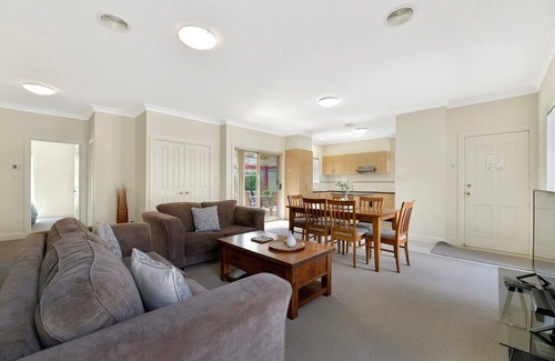Orange Villa | Ideal 2 Bed, 2 Bath Villa in CBD - Rated 9.8/10!