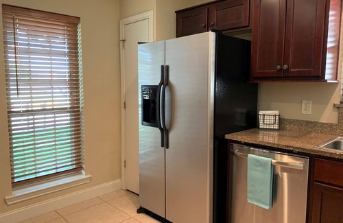 Lower Greenville House | Updated 2 Bed/2 Bath Retreat in Lower Greenville - Rated 10/10