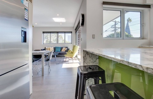 Cremorne Apartment | Comfortable 2-Bed Apartment Near City with Family Amenities