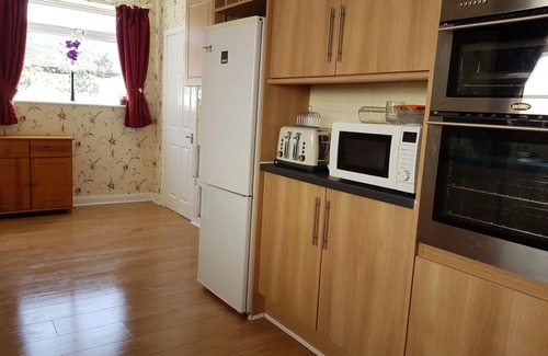 Blackpool House | Pet-Friendly 2-Bed Bungalow in Tranquil Blackpool Area