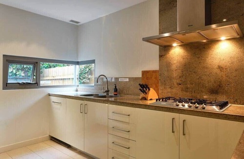 Warrawee Apartment | Family-Friendly 2 Bed Apartment with Garden Retreat