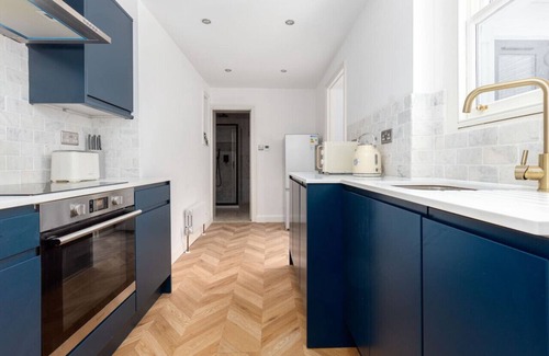 Hammersmith Broadway Apartment | Explore The Hammersmith Collection: Family-Friendly Retreat