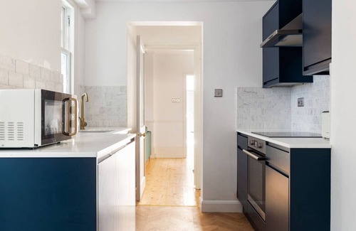 Hammersmith Broadway Apartment | Explore The Hammersmith Collection: Family-Friendly Retreat
