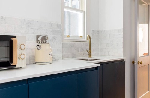 Hammersmith Broadway Apartment | Explore The Hammersmith Collection: Family-Friendly Retreat