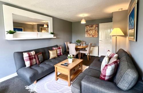 North Glasgow Apartment | Modern 2 Bed-Flat in Glasgow City with Free Parking & Breakfast