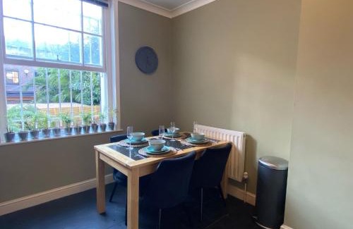 Oval Apartment | Beautiful 2-Bed Flat with Garden, Steps from Oval Station