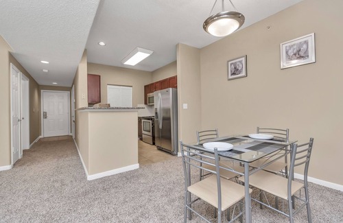 Astrodome Apartment | Stylish 2 Bed Gem in Downtown Houston with Pool Access