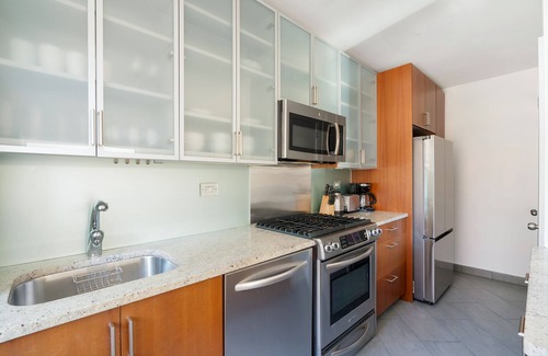 Midtown South Apartment | Pet-Friendly 2 Bed Getaway on Park Avenue with Gym