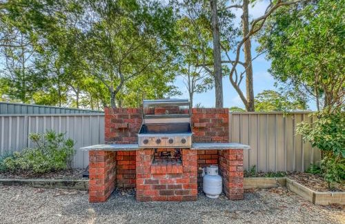 Surf Beach House | Beachside 2-Bed Townhouse with BBQ - Family Friendly Retreat