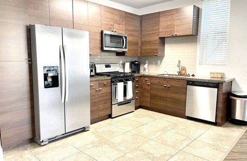 Marina del Rey Condo | Inviting 2-Bedroom Venice Beach Condo with Ocean View