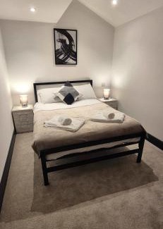 Newark Apartment | Spacious 2 Bedroom Apartment in Central Newark