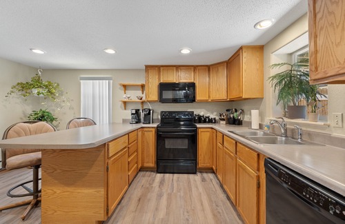 Rapid City House | Beautiful 2-Bedroom Home with Lake View Near Mount Rushmore