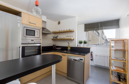 La Vila Olimpica del Poblenou Apartment | Experience the Sea and Spa Delights in Barcelona
