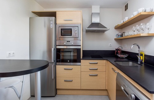 La Vila Olimpica del Poblenou Apartment | Experience the Sea and Spa Delights in Barcelona