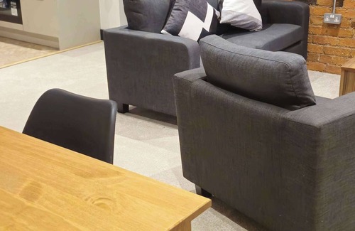 Newark Apartment | Spacious 2 Bedroom Apartment in Central Newark