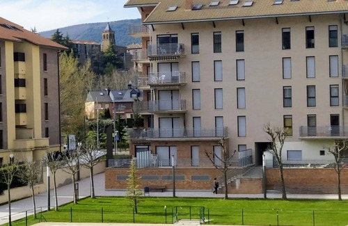 Jaca Apartment | Cozy 2-Bedroom Apartment Jaca with Pool & Spa Amenities