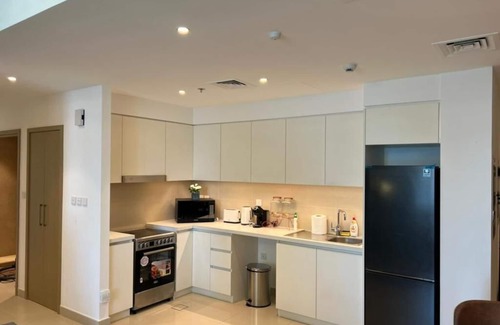 Dubai Apartment | Modern 2-Bedroom Apartment with Ocean View & Pool