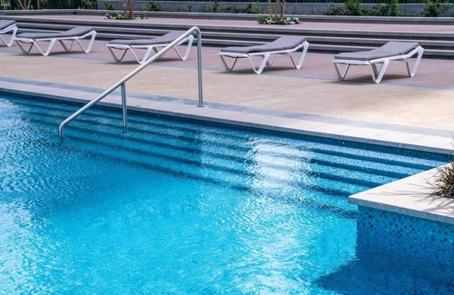 Dubai Apartment | Modern 2-Bedroom Apartment with Ocean View & Pool