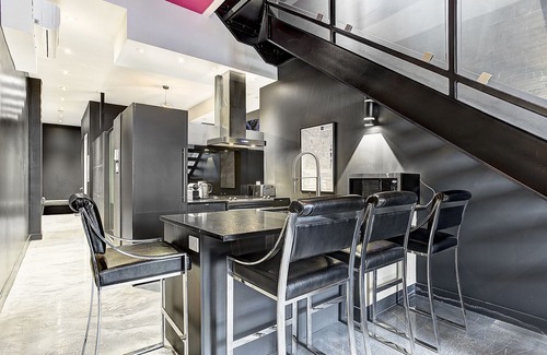 Milton Park Apartment | Stylish Two-Bedroom Duplex with Terrace and Breakfast