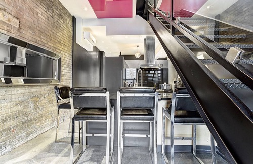 Milton Park Apartment | Stylish Two-Bedroom Duplex with Terrace and Breakfast