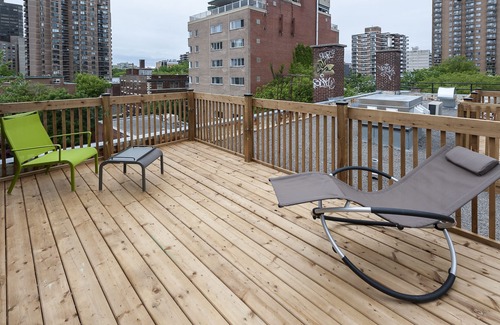 Milton Park Apartment | Stylish Two-Bedroom Duplex with Terrace and Breakfast