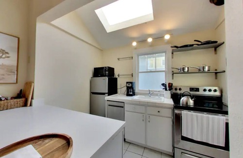 Downtown North Apartment | Ideal Two-Bedroom Apartment with Kitchen Amenities