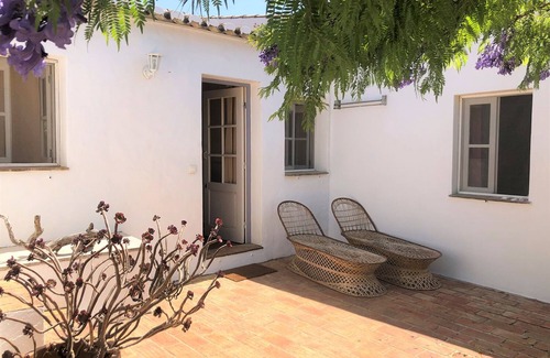 Lagos House | Family-Friendly 2-Bedroom Cottage with Pool and Ocean View