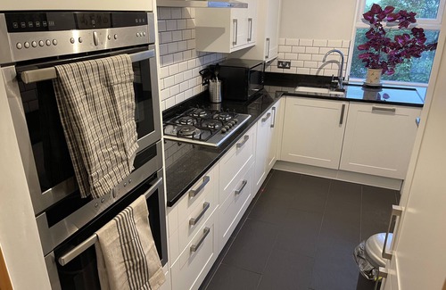 St. Mark's Apartment | Family-Friendly 2-Bedroom Flat Steps from Surbiton Station