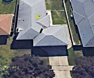 Niles House | Spacious 2 bedroom home in Niles, Illinois with office, full kitchen and 2 baths